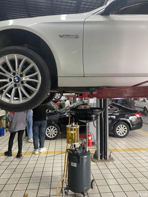 如何为宝马5系更换流量卡？