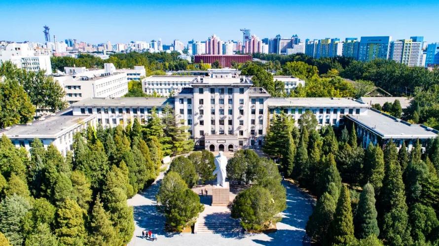 北京科技大学与北京师范大学，哪所高校的智慧校园发展更先进？