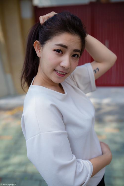 移动流量卡广告美女图片