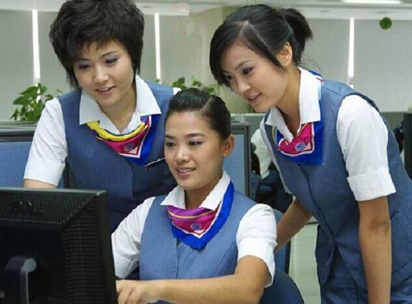 移动流量卡美女客服，她们如何改变了我们的通信体验？