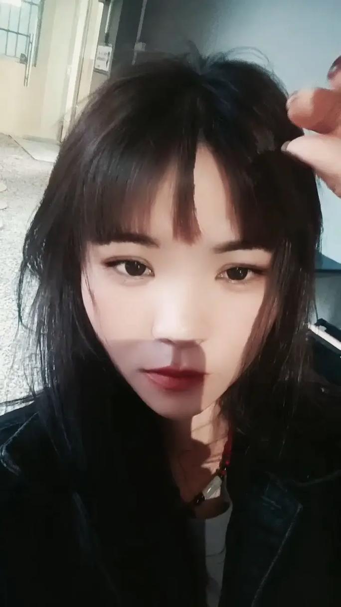 抖音热门小助手是真的吗？是真人吗？(抖音热门小助手怎么关闭)