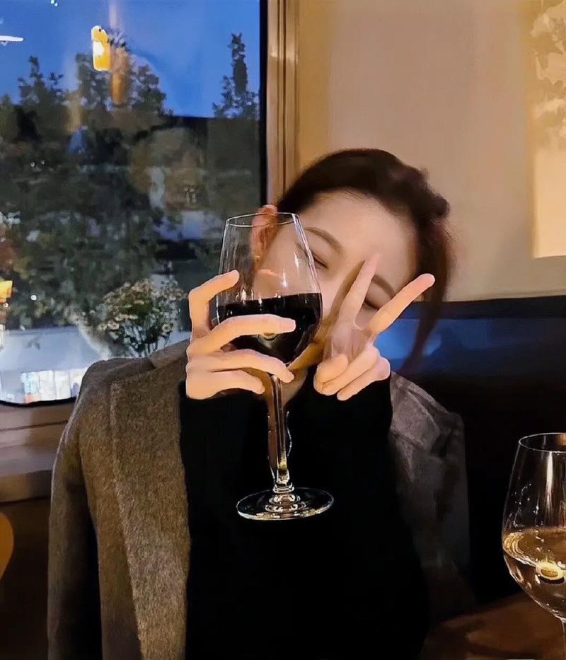 抖音爱喝酒的女人叫什么