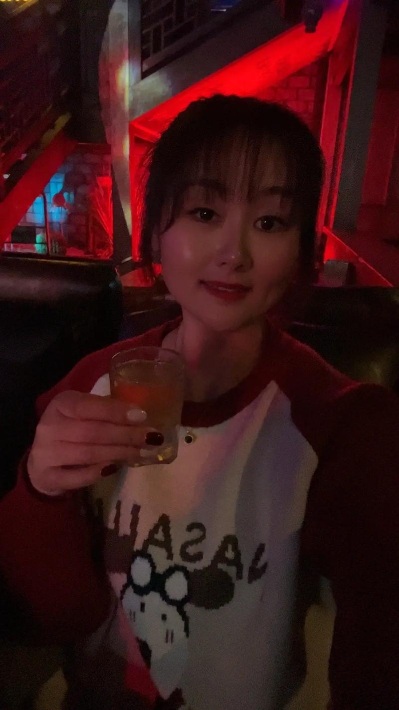 抖音爱喝酒的女人叫什么