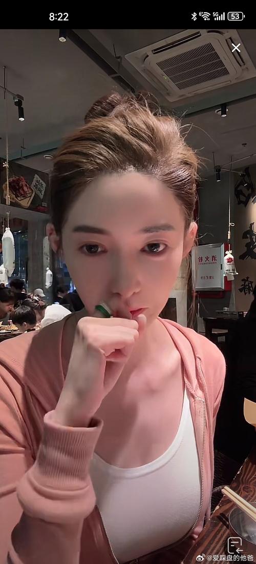 摔手机女的抖音号叫什么