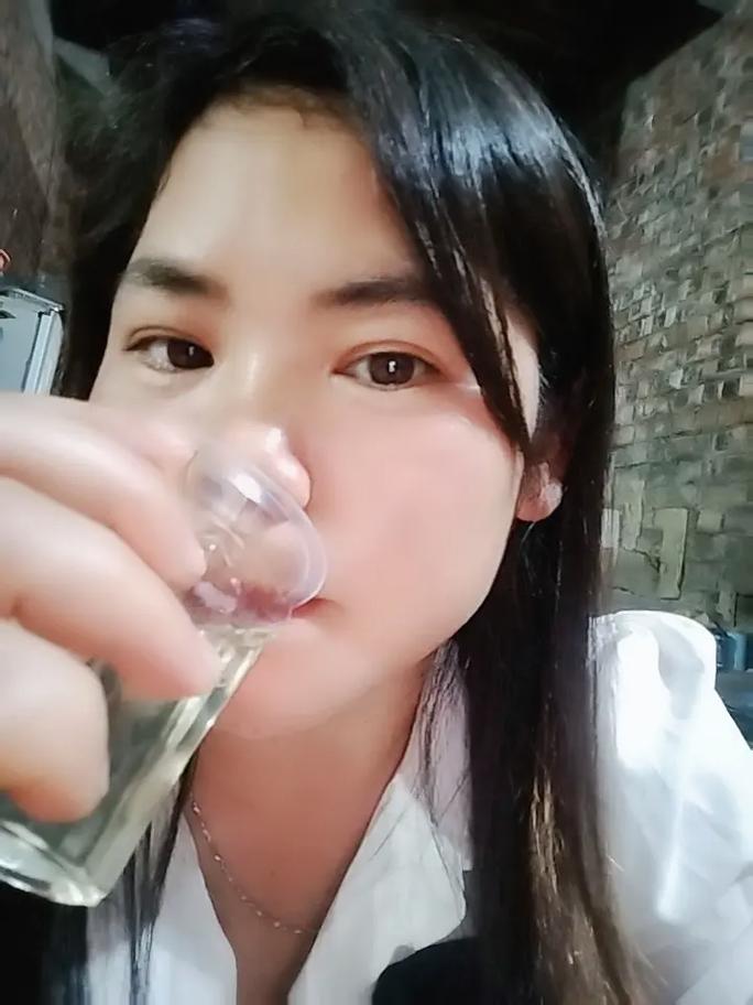抖音爱喝酒的女人叫什么