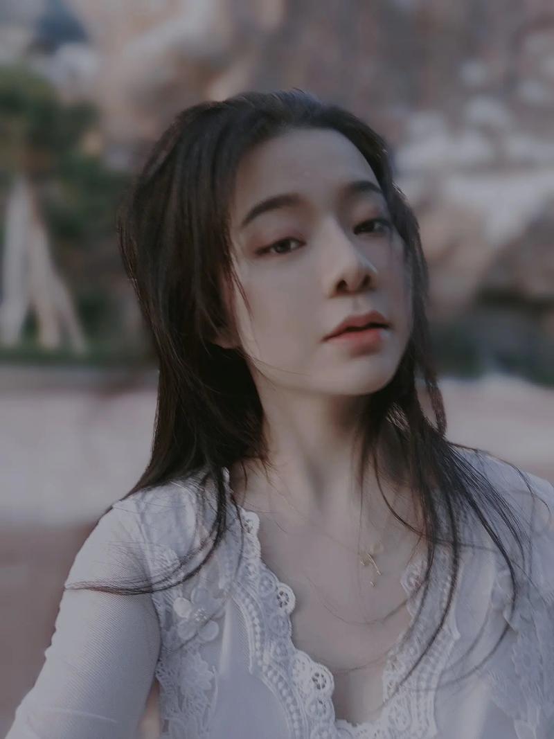 抖音最近有个歌什么侧脸