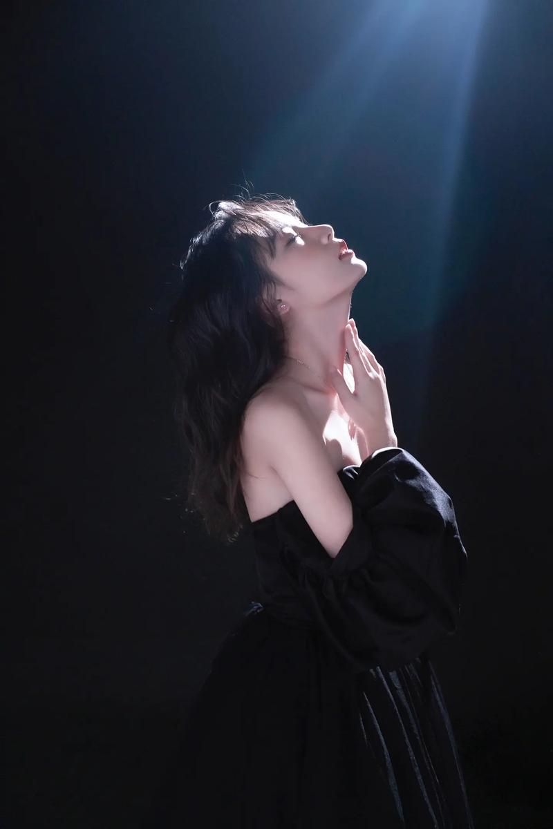抖音最近有个歌什么侧脸