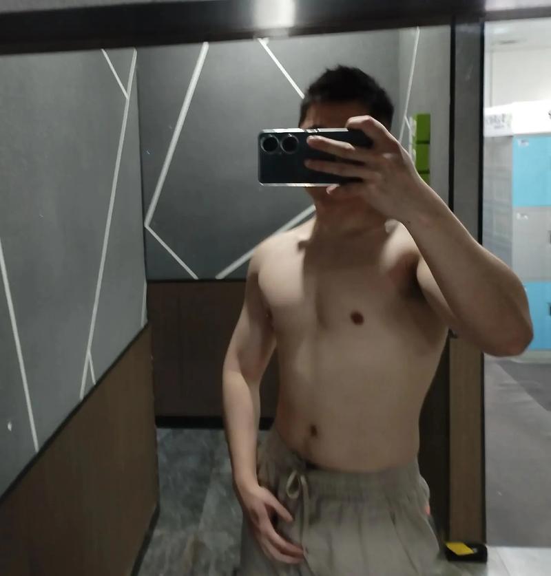 抖音猛男邵老板长什么样