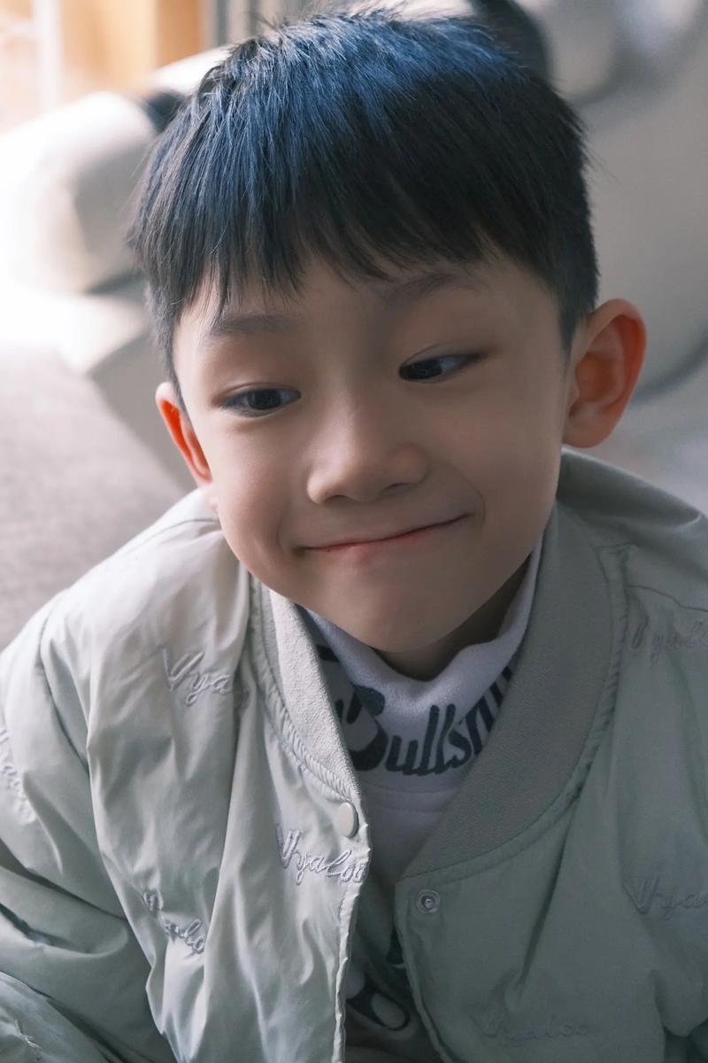 抖音小眼睛的男孩叫什么
