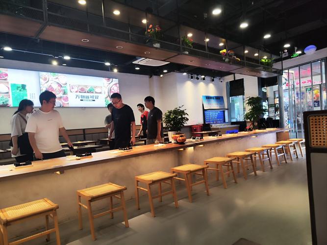 流量卡店铺装修