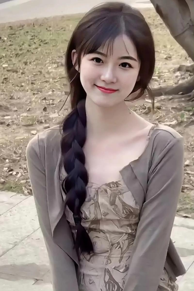 抖音的高中小姐姐叫什么