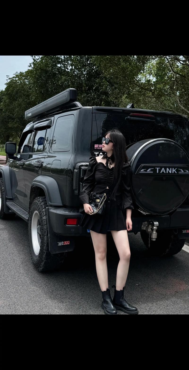 抖音八思美开的什么车
