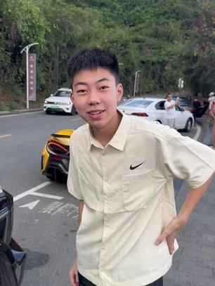 抖音里面后面的是什么人