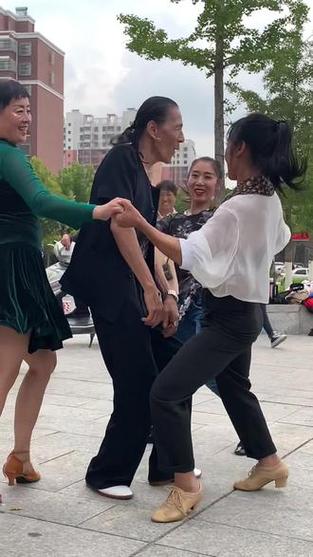 抖音唐山吉舞是什么人