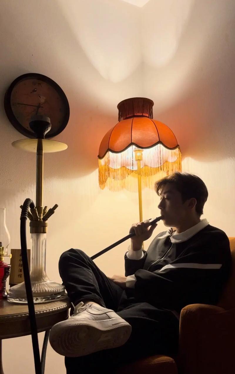抖音里能抽烟的人叫什么
