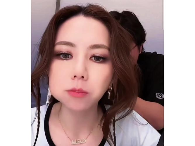 邓紫棋的抖音女孩叫什么