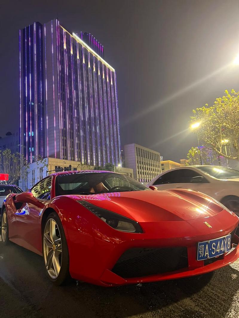 抖音小哥哥开什么车好呢