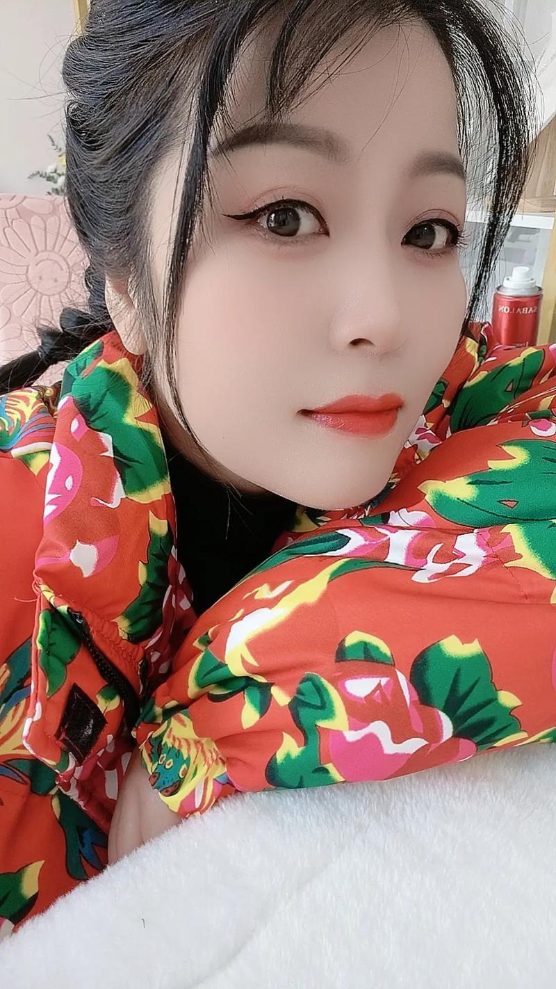 抖音东北村花戴的什么表