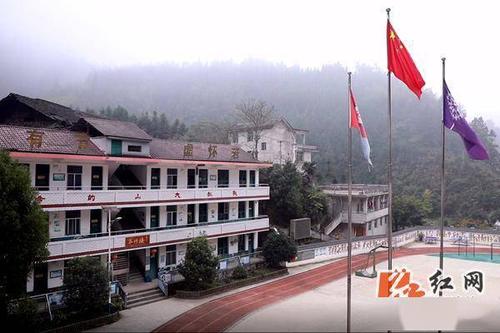 抖音里何家洞是什么村子