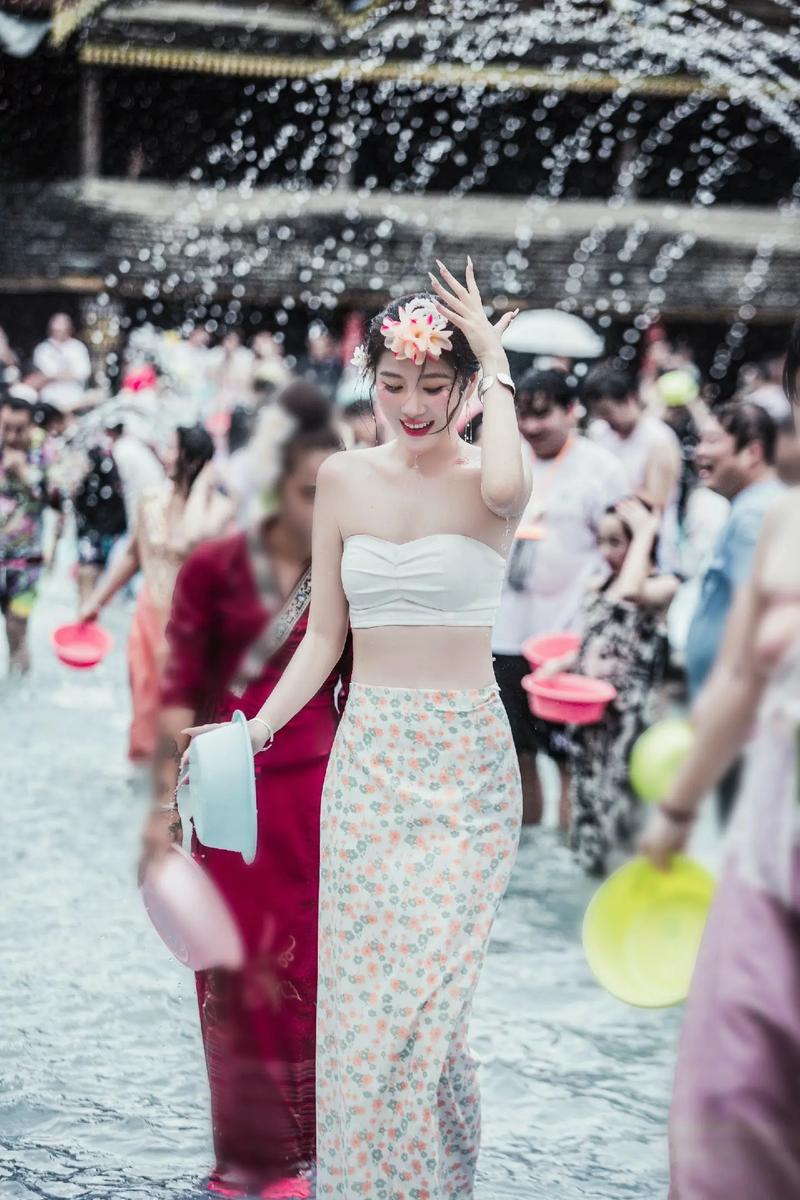 抖音泼水节表情什么意思