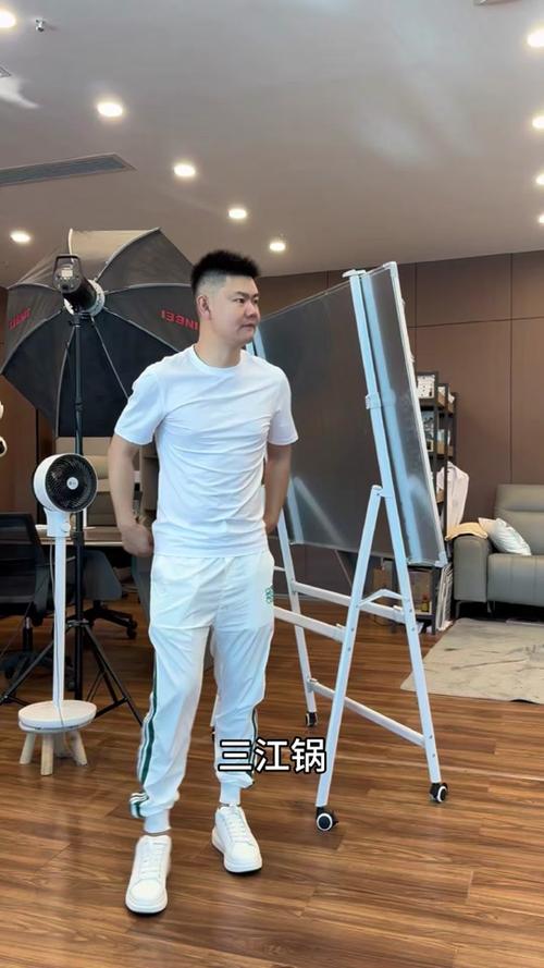 抖音衣哥是做什么起来的