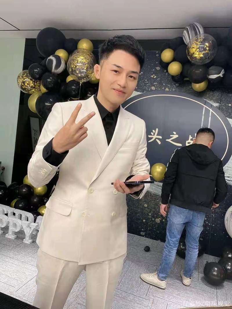抖音衣哥是做什么起来的