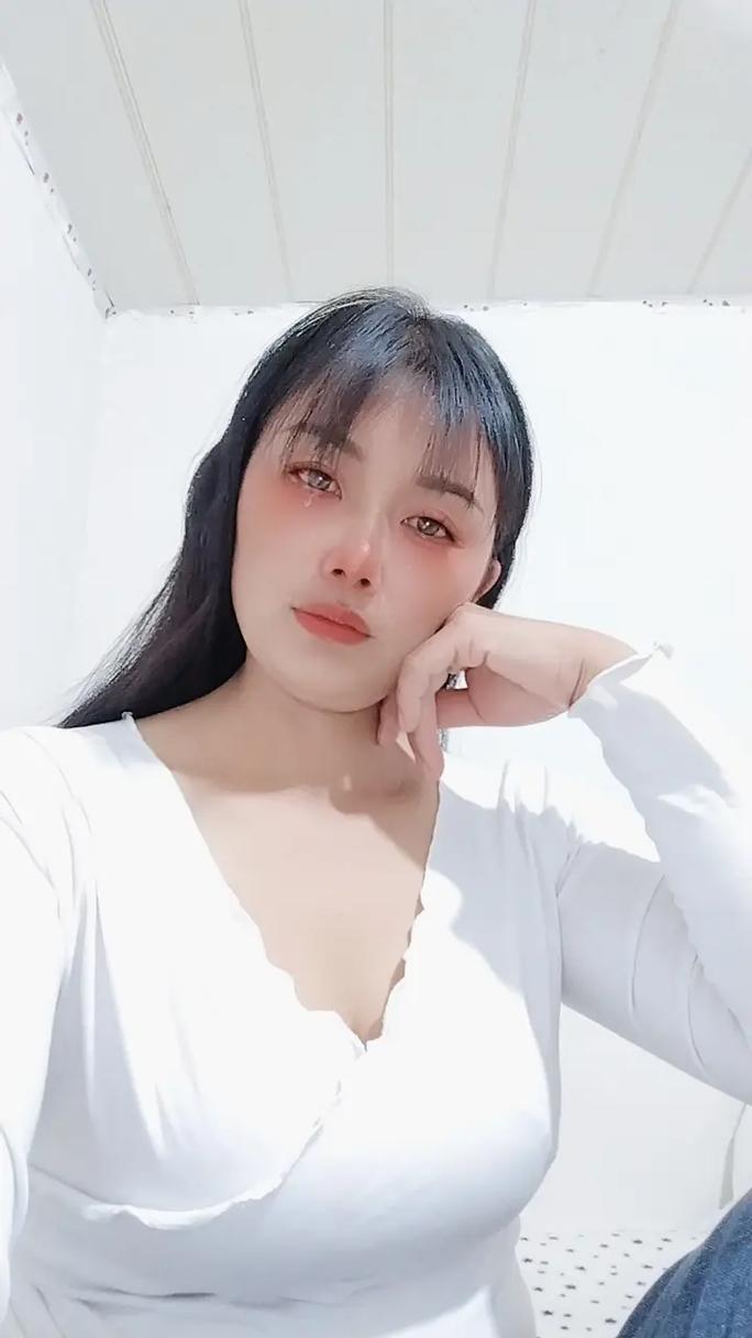抖音收手机的小婷什么梗