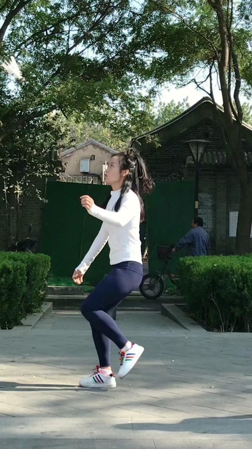 抖音小助手踢毽子是什么
