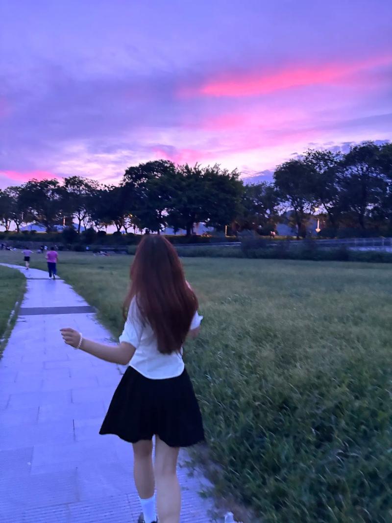 抖音上落日余晖是什么歌