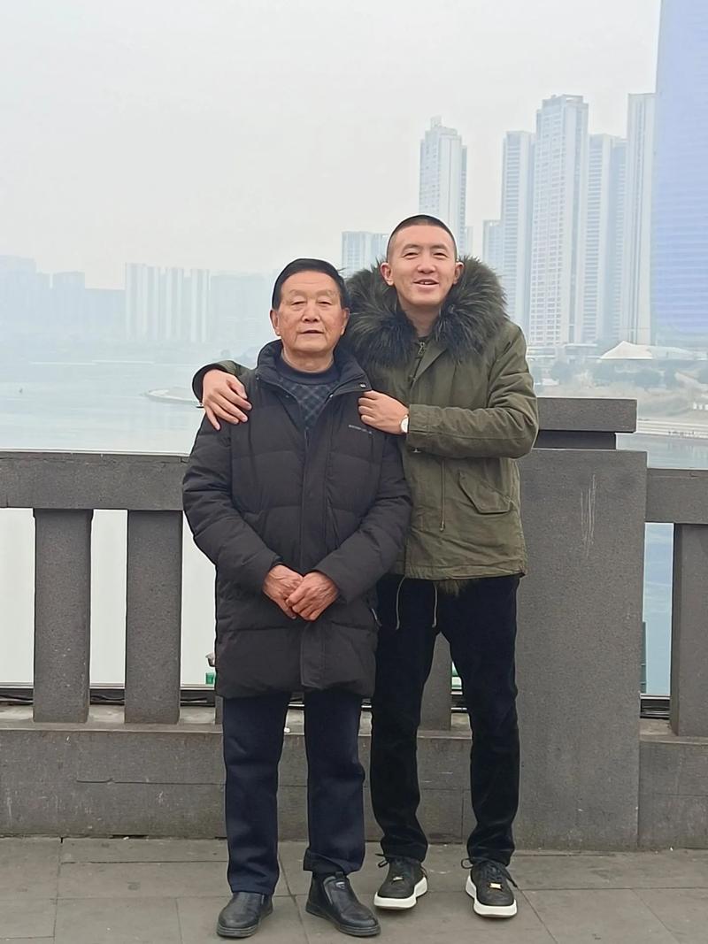抖音里老外父子叫什么名