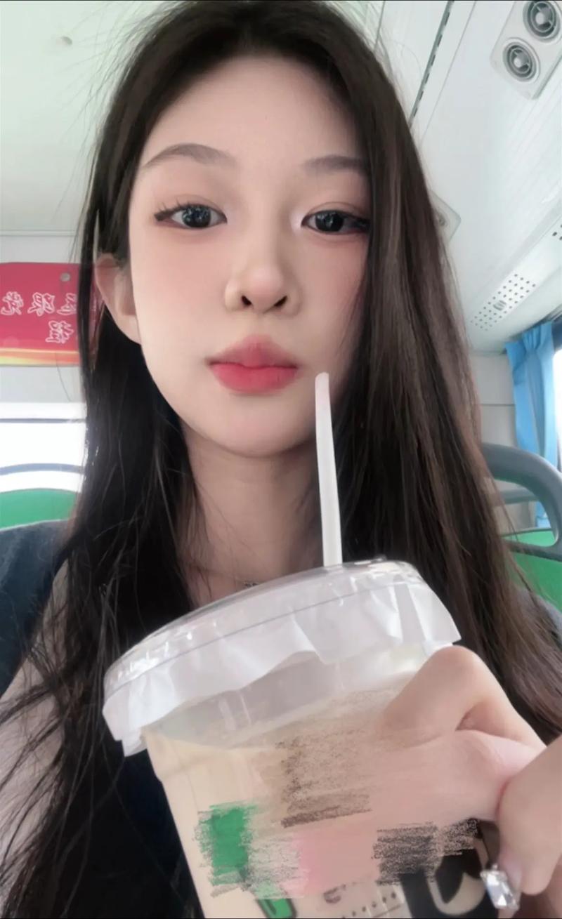 抖音乌啦啦做什么工作的