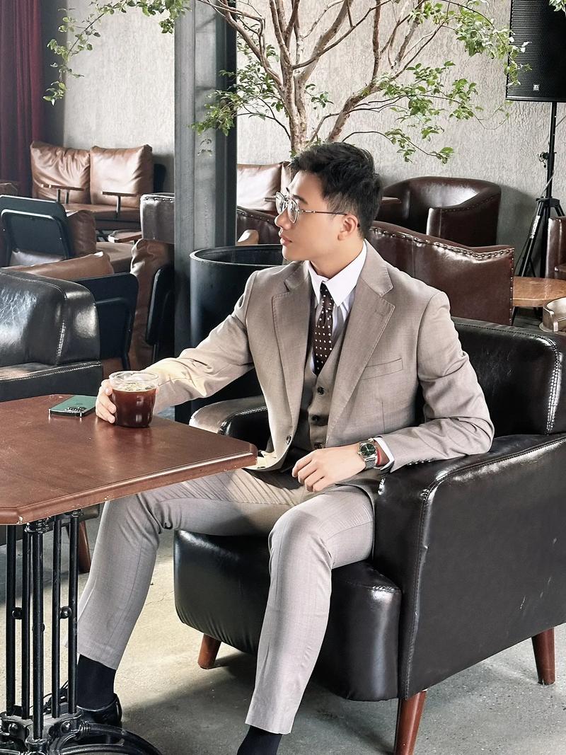 抖音的西装是什么样的人