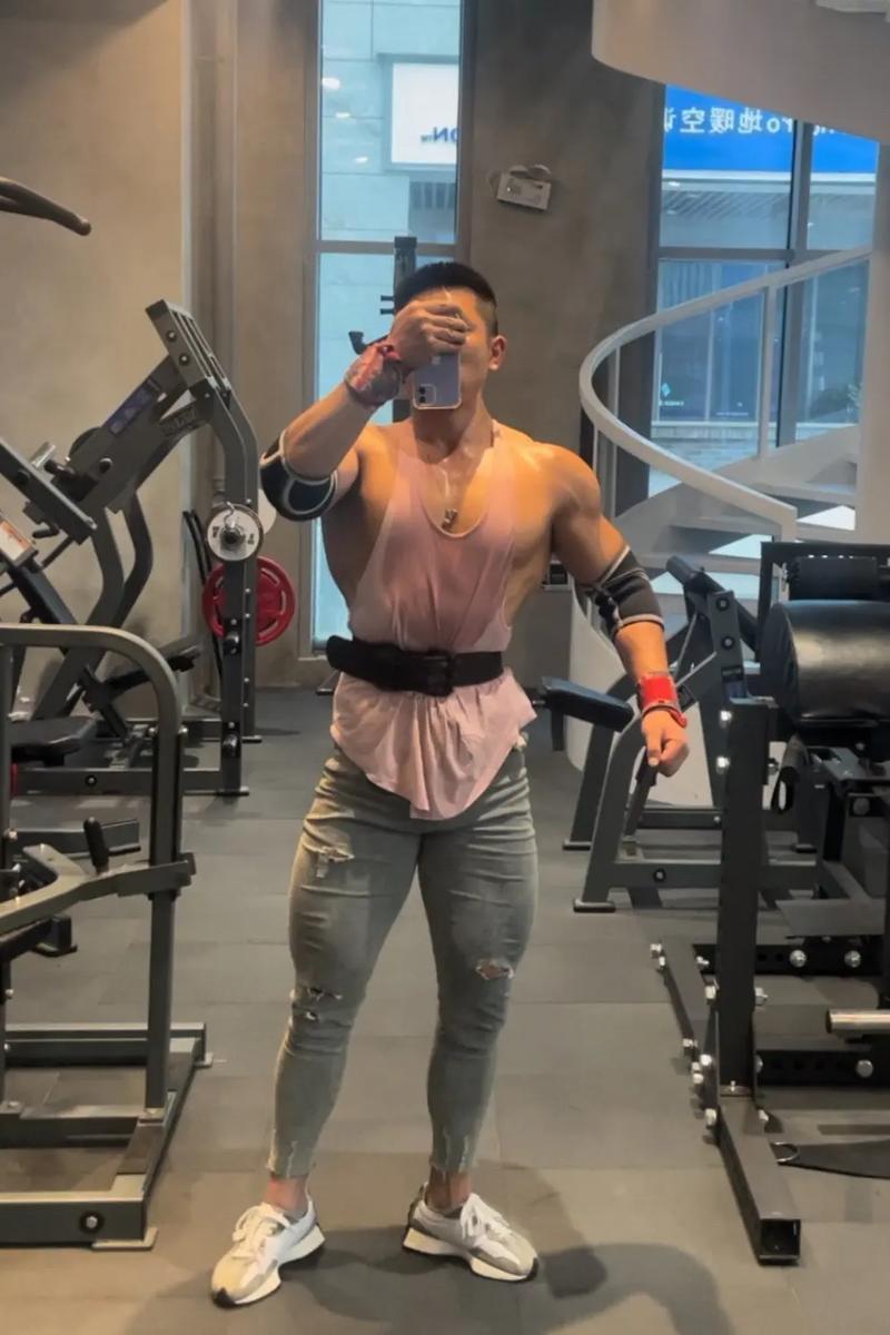 抖音肌肉男网红叫什么