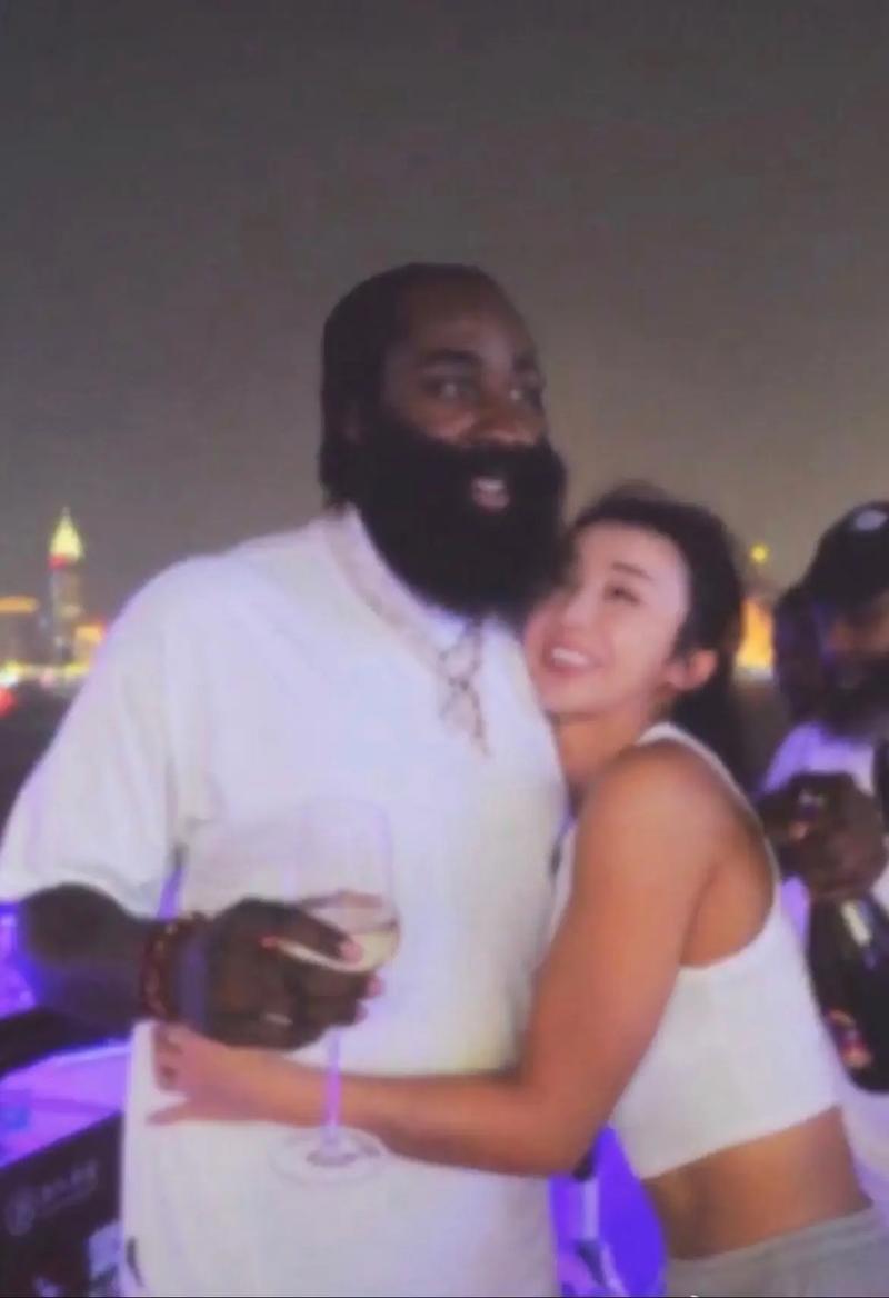 抖音吕明学美娜什么关系