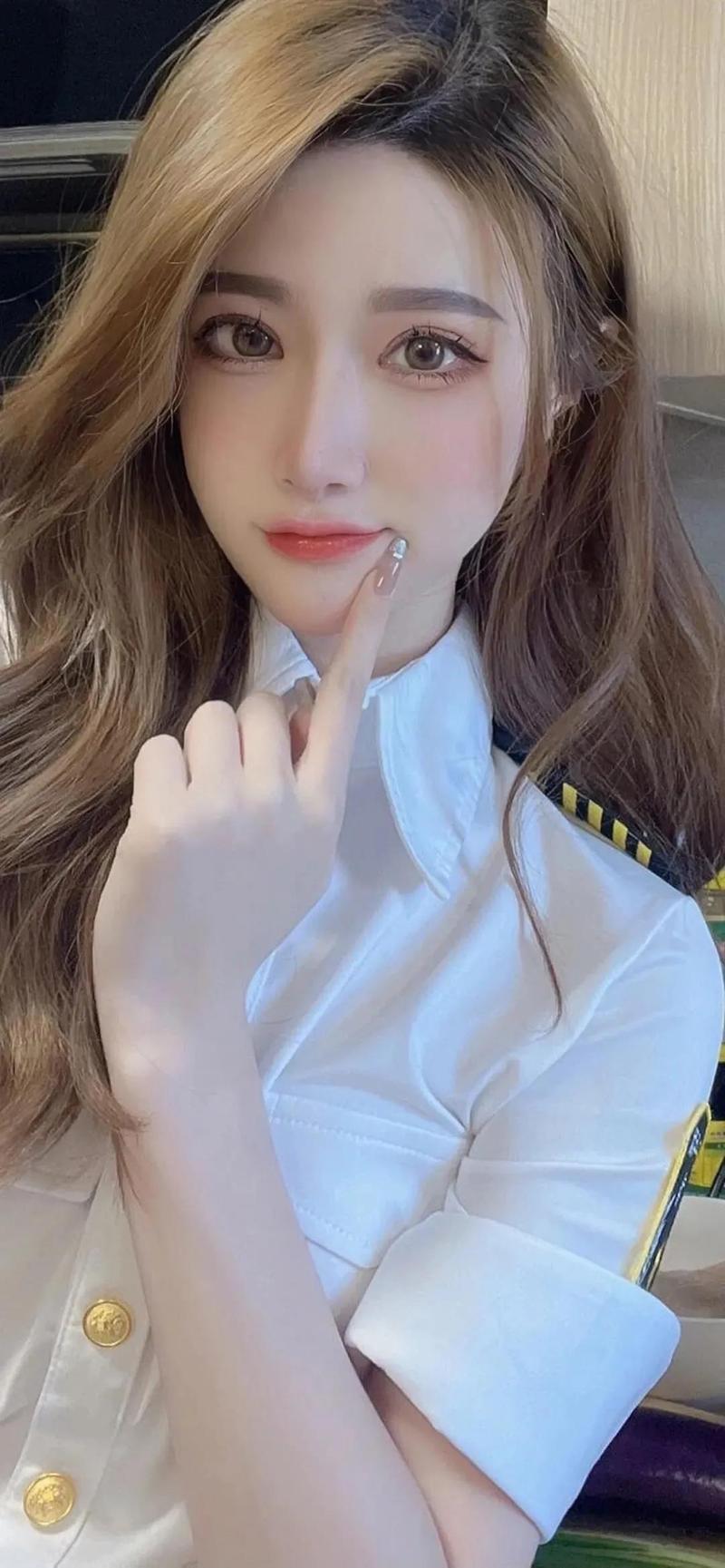 抖音上耍帅小姐姐叫什么