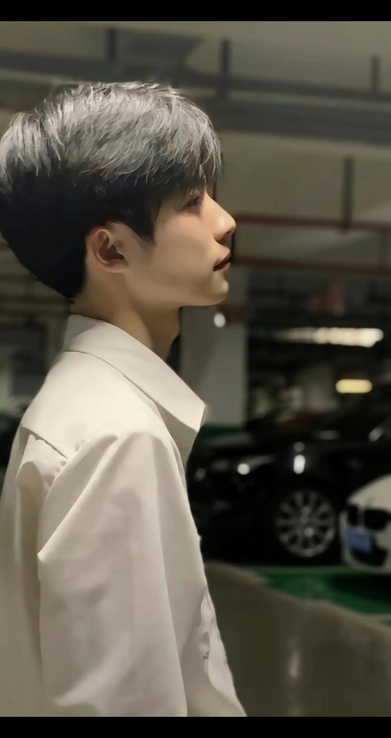 抖音侧颜杀的帅哥叫什么