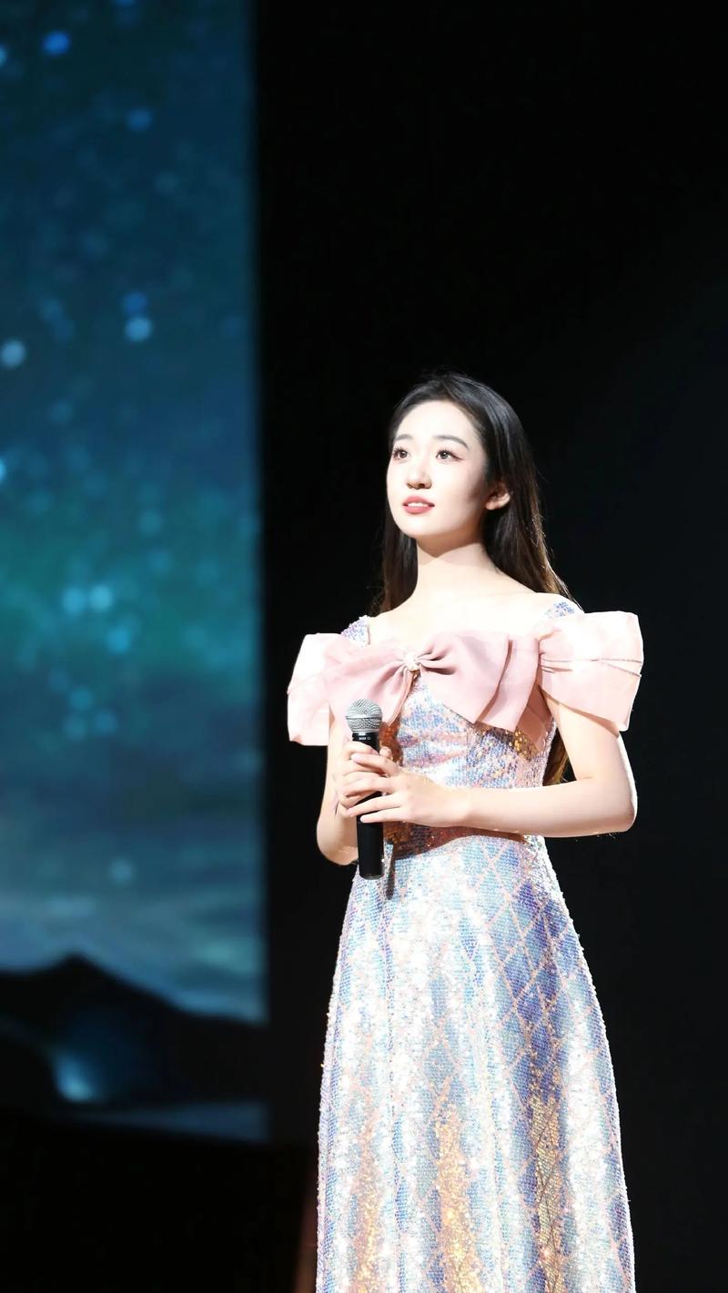 女大学生唱歌抖音叫什么