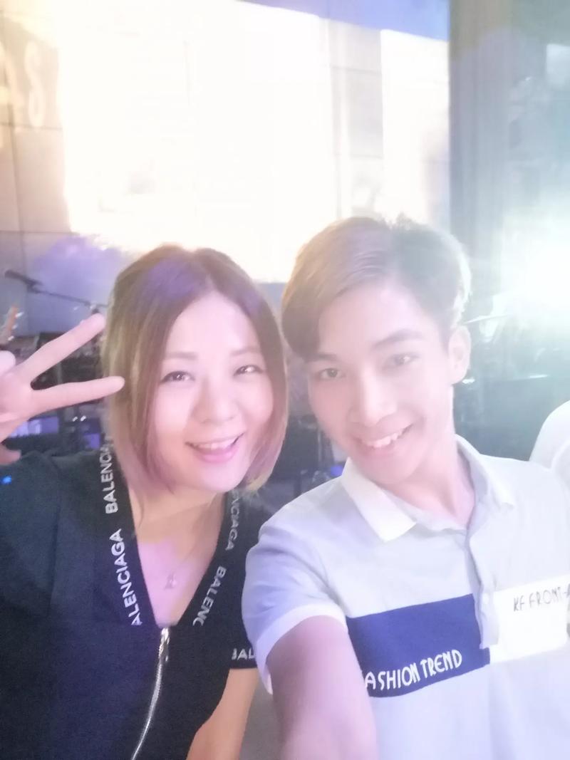拍抖音后为什么有笑声呢