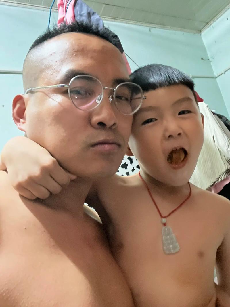 抖音里老外父子叫什么名