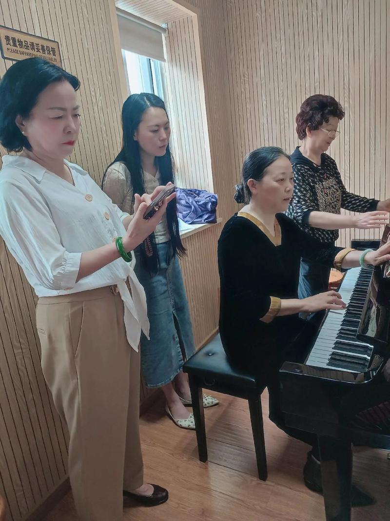 抖音教钢琴的主播叫什么