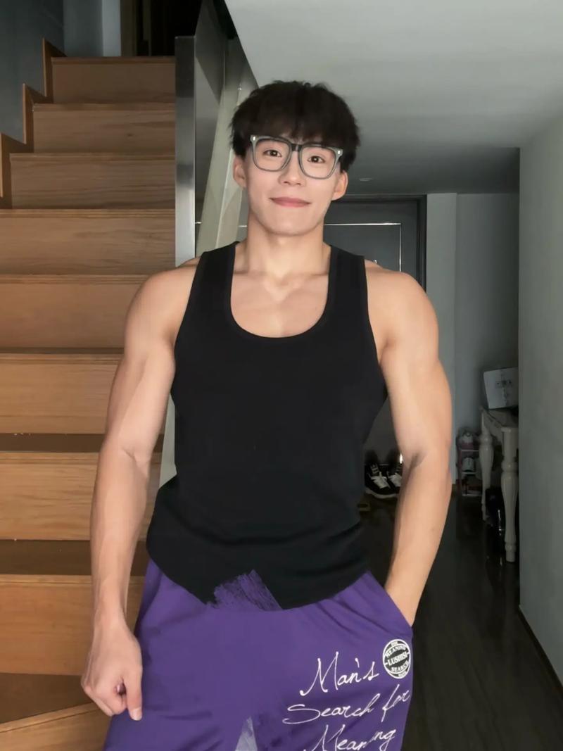 抖音肌肉男网红叫什么
