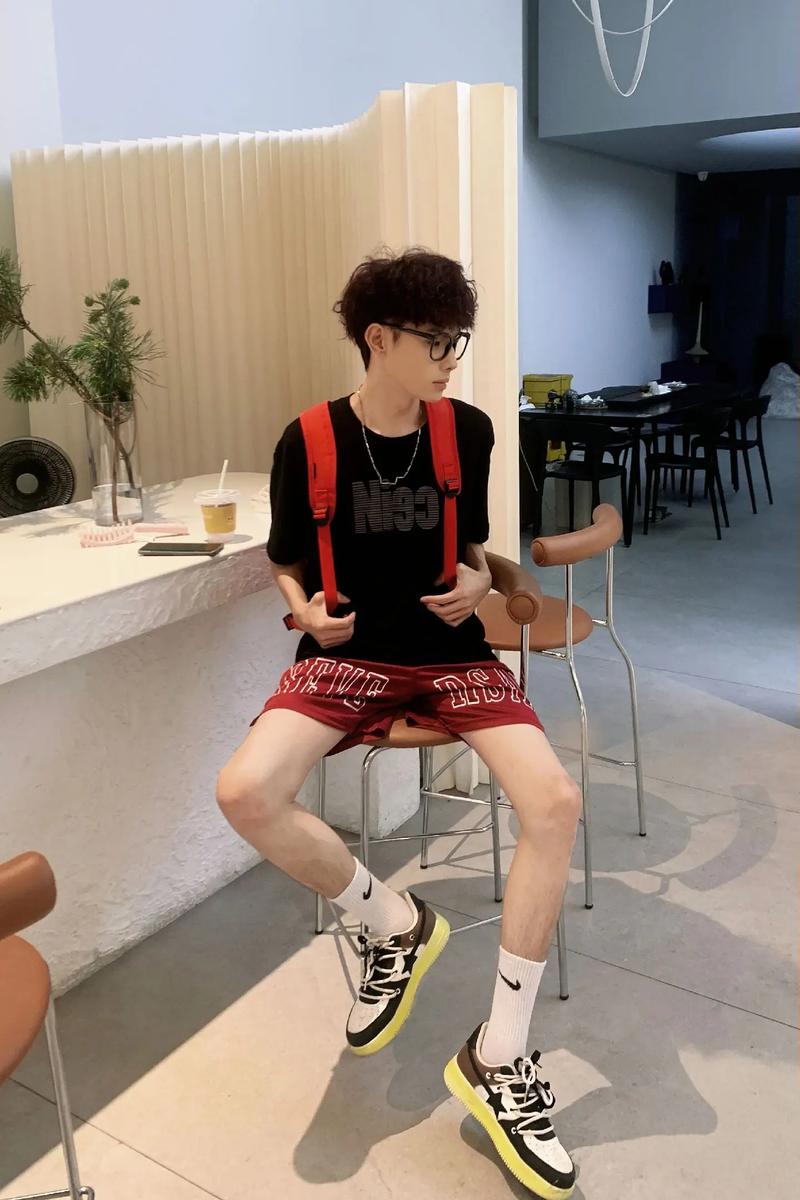 男孩子在抖音看什么好