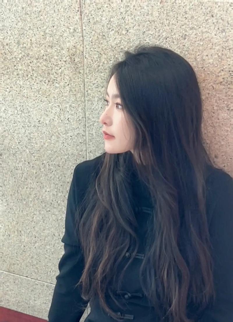 抖音最近有个歌什么侧脸