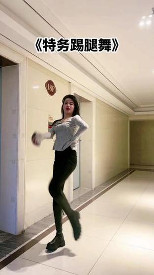 抖音踢腿舞小哥哥叫什么