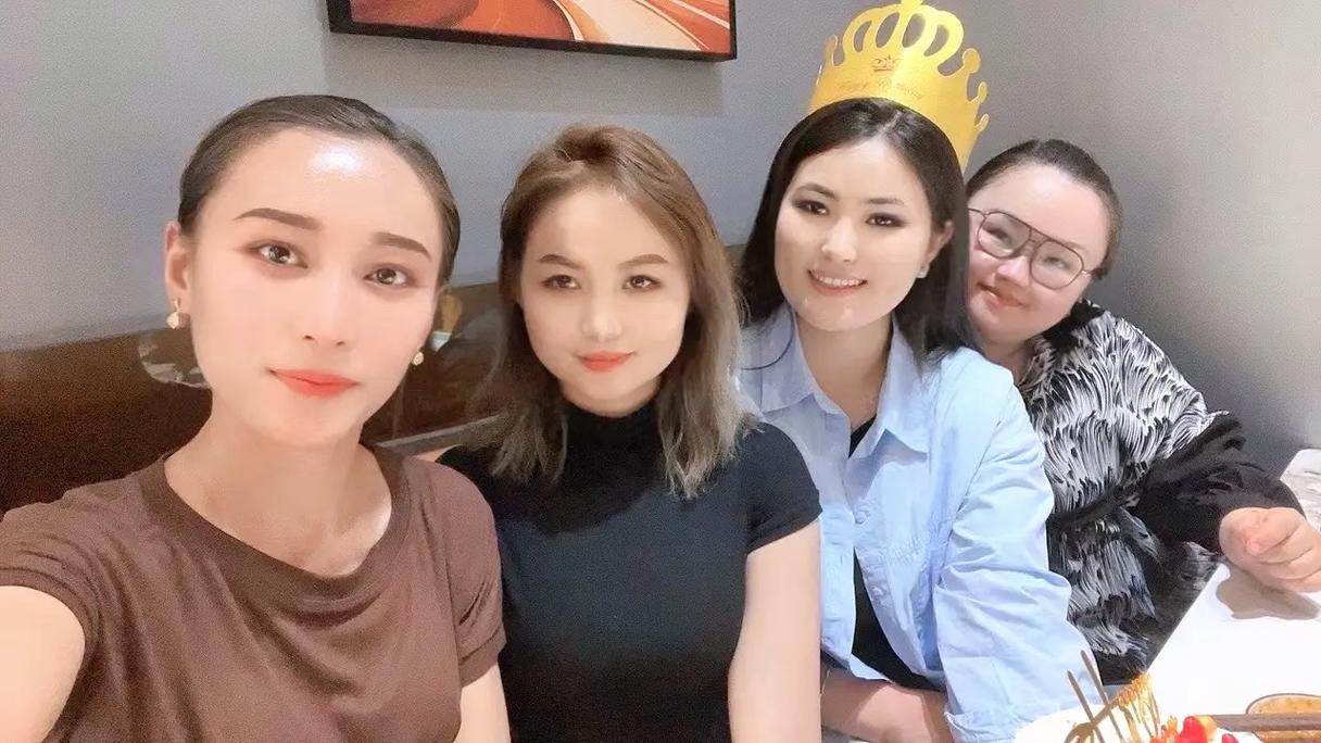 抖音吕明学美娜什么关系