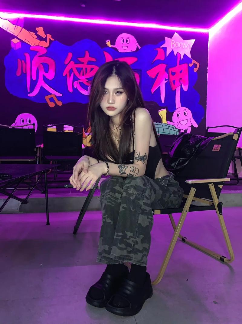 抖音上耍帅小姐姐叫什么