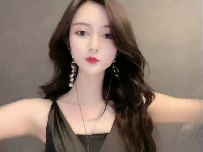抖音快手女配音员叫什么