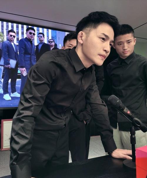 抖音衣哥是做什么起来的