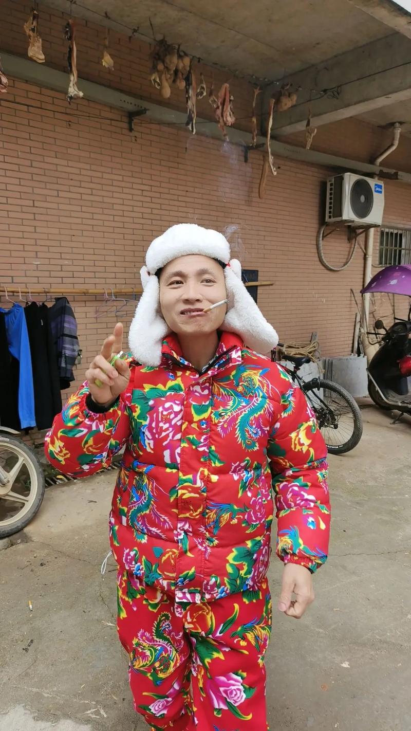 抖音东北村花戴的什么表