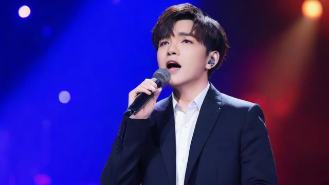 抖音唱歌手里拿的什么灯